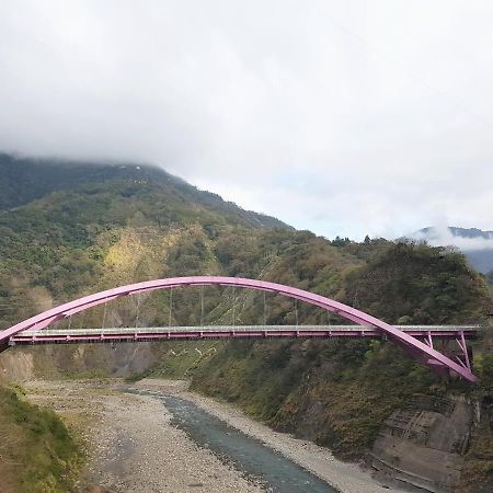 拉拉山周家渡假旅館 Hualing Exteriör bild